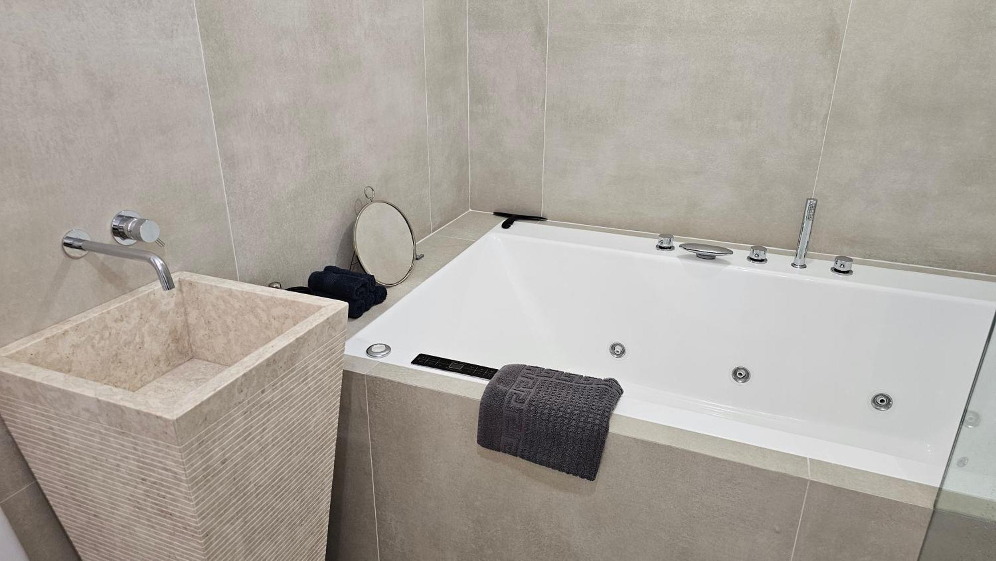 Ferienwohnung Oasis Jacuzzi Retreat Marbella Exterior foto